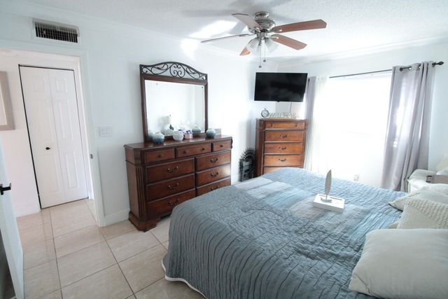 5300 WASHINGTON Street P236, Hollywood, FL 33021