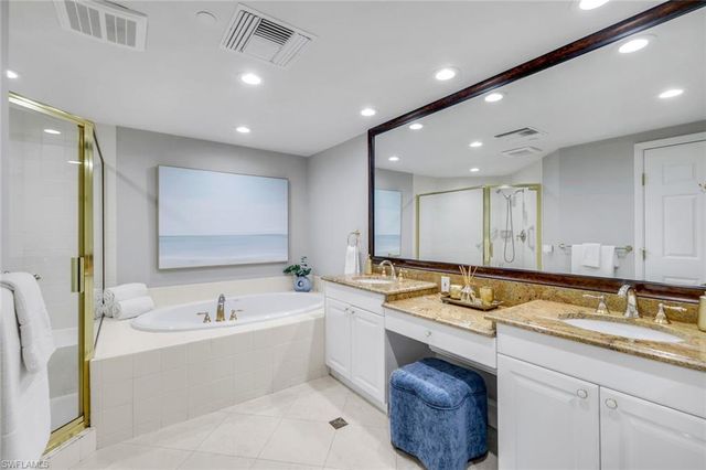 7117 Pelican Bay BLVD # 1607, Naples, FL 34108