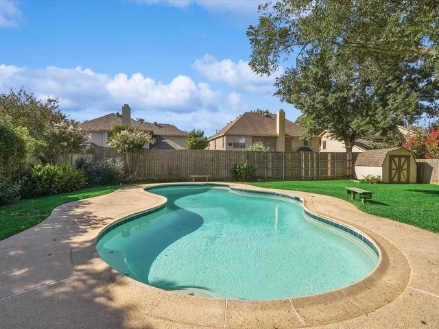 521 Chasewood Drive, Grapevine, TX 76051