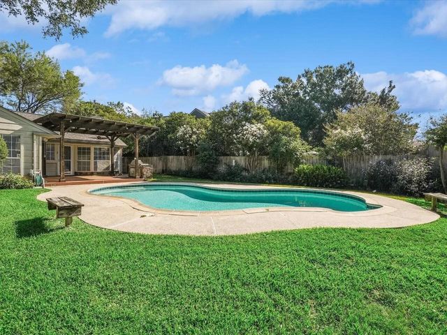 521 Chasewood Drive, Grapevine, TX 76051