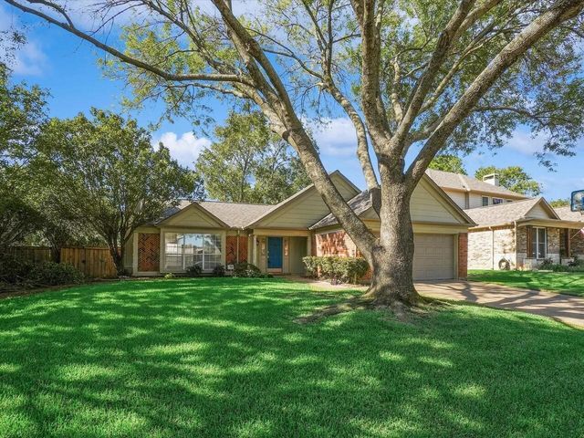 521 Chasewood Drive, Grapevine, TX 76051