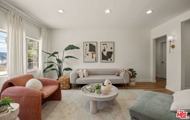 13126 Terra Bella Street, Pacoima (los Angeles), CA 91331