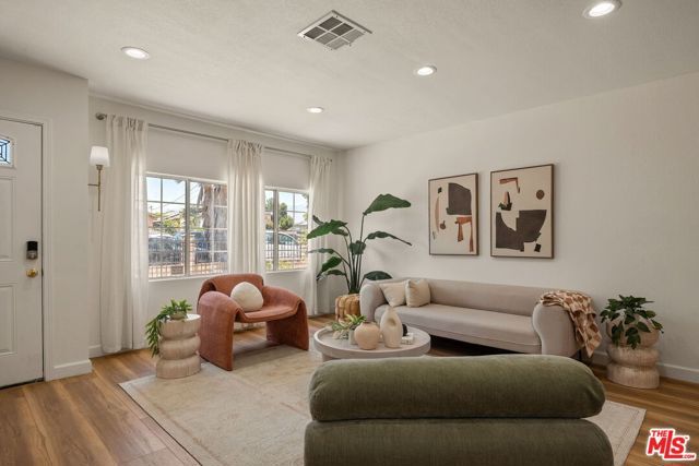 13126 Terra Bella Street, Pacoima (los Angeles), CA 91331