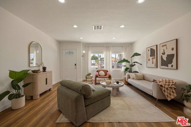 13126 Terra Bella Street, Pacoima (los Angeles), CA 91331