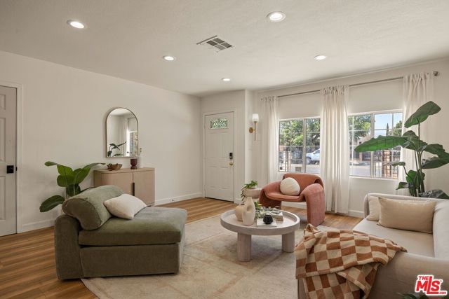 13126 Terra Bella Street, Pacoima (los Angeles), CA 91331