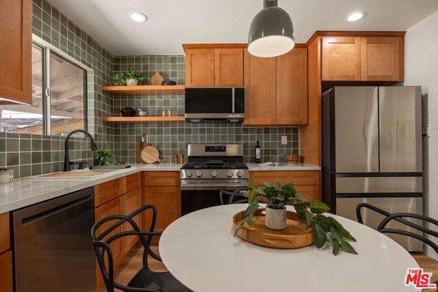 13126 Terra Bella Street, Pacoima (los Angeles), CA 91331