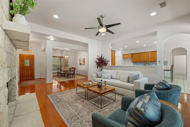 1211 Quail Ridge DR, Dripping Springs, TX 78620