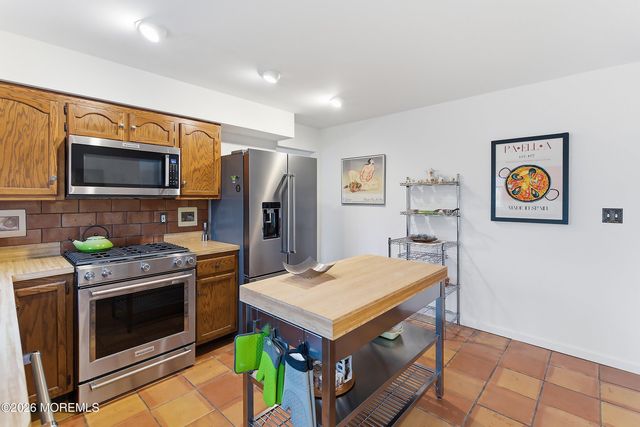 266 Union Hill Road, Manalapan, NJ 07726