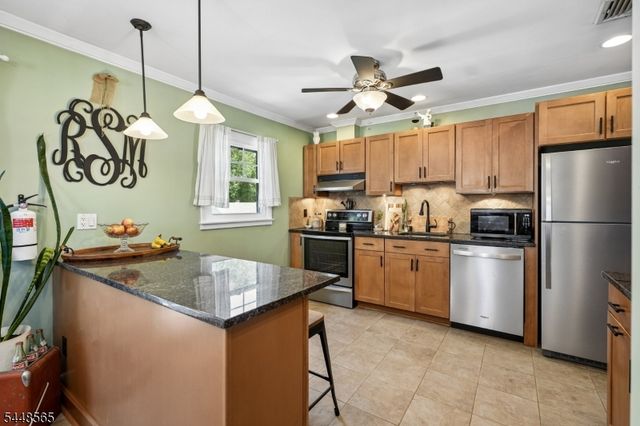 3 Ford Ave, Hopatcong Boro, NJ 07843