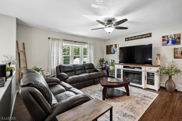 3 Ford Ave, Hopatcong Boro, NJ 07843