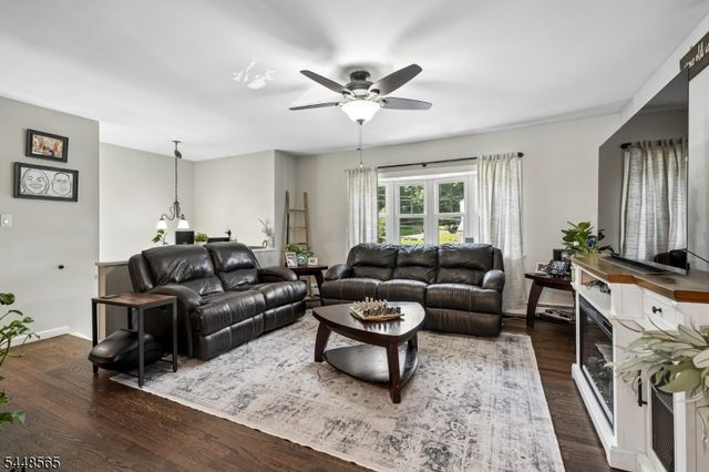 3 Ford Ave, Hopatcong Boro, NJ 07843