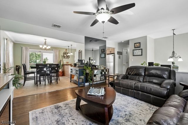 3 Ford Ave, Hopatcong Boro, NJ 07843