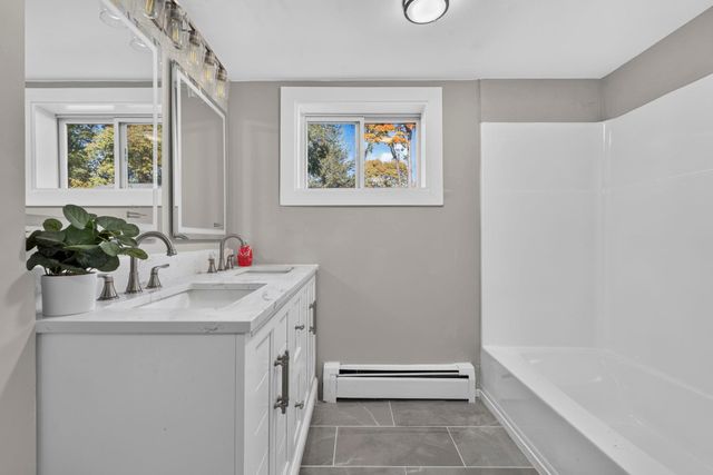 16 Norton Street, Derry, NH 03038