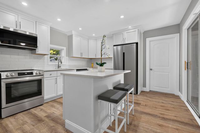 16 Norton Street, Derry, NH 03038