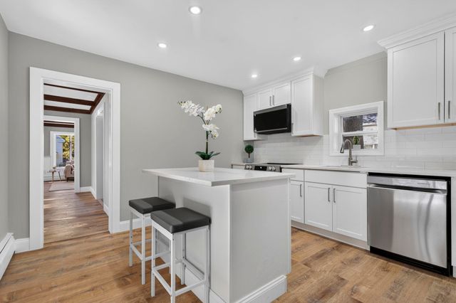16 Norton Street, Derry, NH 03038