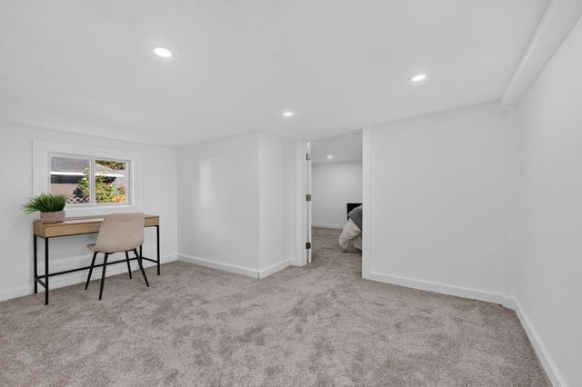16 Norton Street, Derry, NH 03038