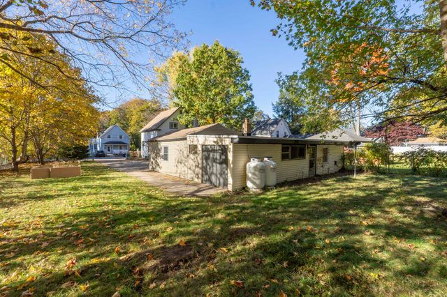16 Norton Street, Derry, NH 03038