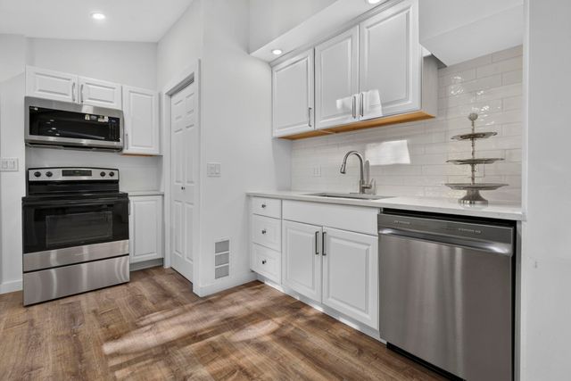 16 Norton Street, Derry, NH 03038