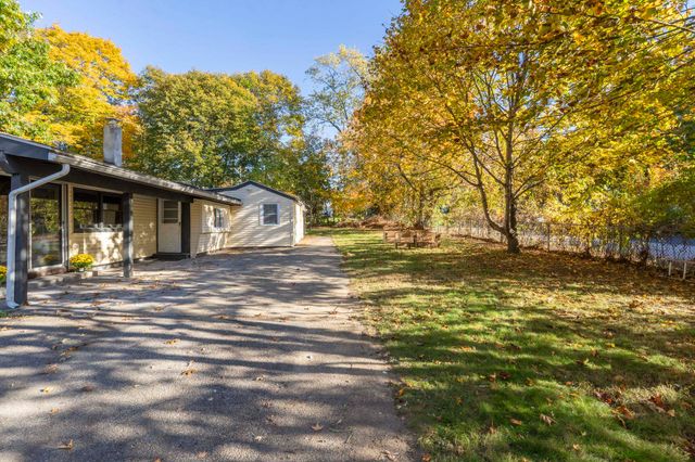 16 Norton Street, Derry, NH 03038