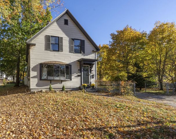 16 Norton Street, Derry, NH 03038
