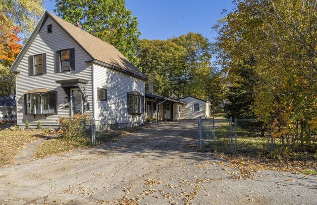 16 Norton Street, Derry, NH 03038