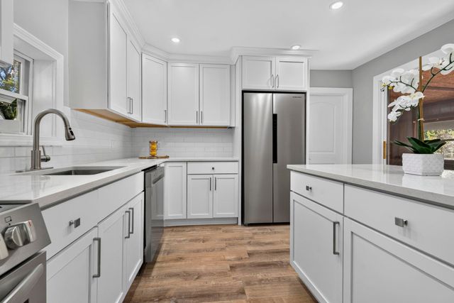 16 Norton Street, Derry, NH 03038
