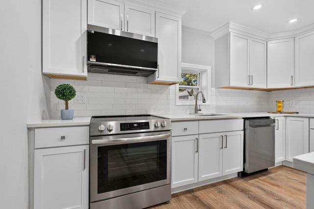 16 Norton Street, Derry, NH 03038