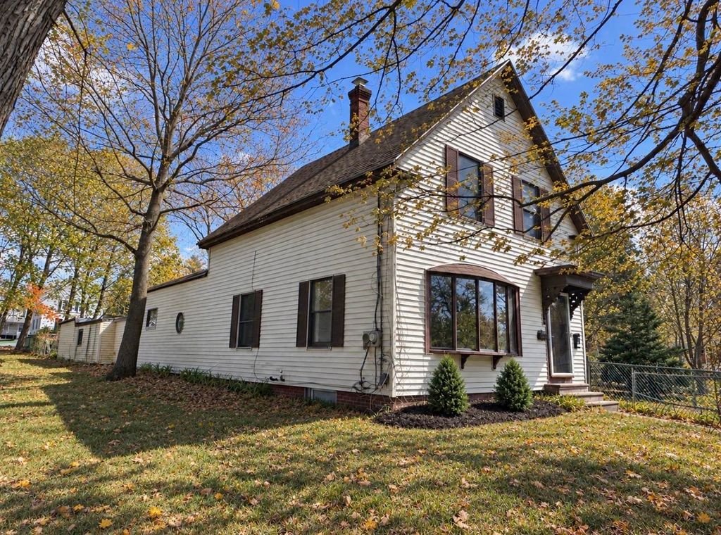 16 Norton Street, Derry, NH 03038