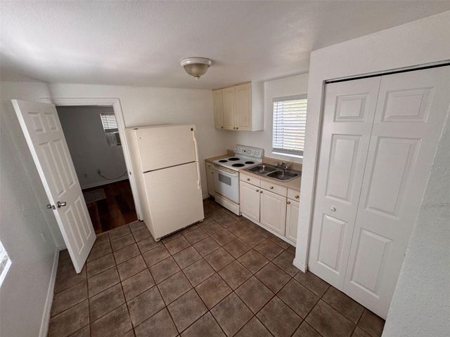 4823 9TH STREET, Zephyrhills, FL 33542