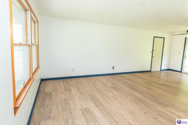 558 Pearman Avenue, Radcliff, KY 40160