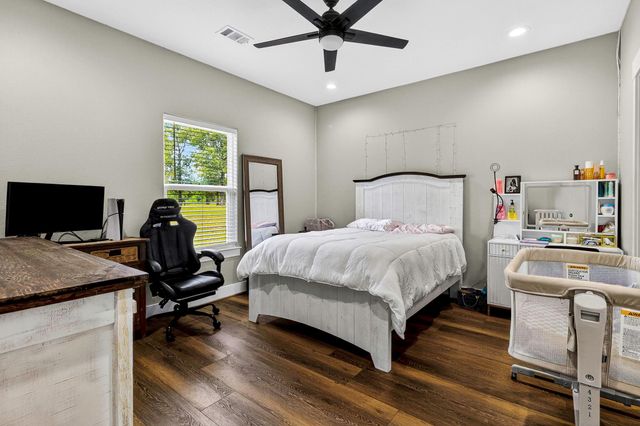 950 Brushy Creek Drive, Onalaska, TX 77360