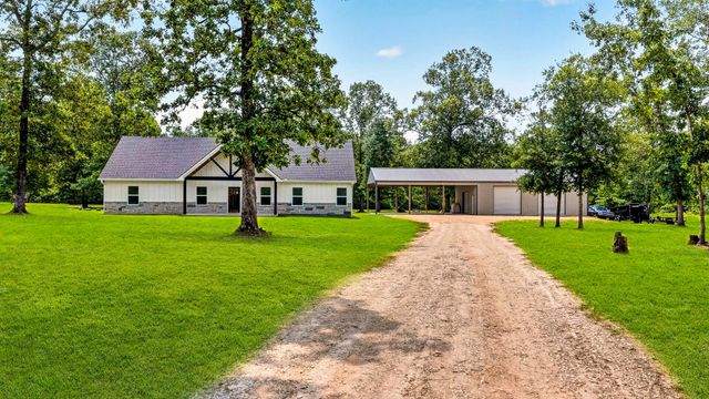 950 Brushy Creek Drive, Onalaska, TX 77360