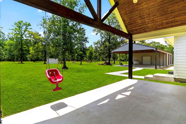 950 Brushy Creek Drive, Onalaska, TX 77360