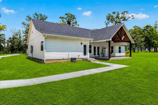 950 Brushy Creek Drive, Onalaska, TX 77360