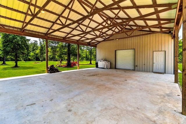 950 Brushy Creek Drive, Onalaska, TX 77360