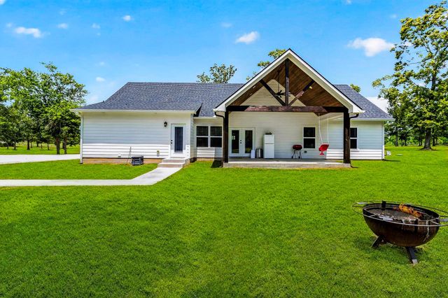 950 Brushy Creek Drive, Onalaska, TX 77360