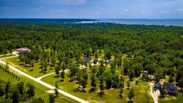 950 Brushy Creek Drive, Onalaska, TX 77360