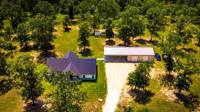 950 Brushy Creek Drive, Onalaska, TX 77360