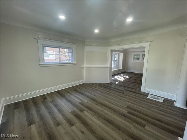 10404 South Boulevard, Cleveland, OH 44108