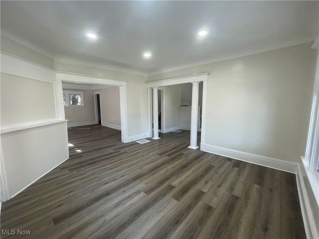 10404 South Boulevard, Cleveland, OH 44108