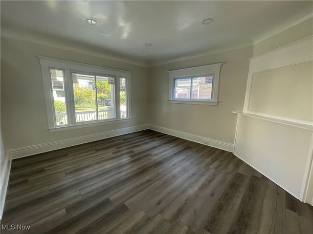 10404 South Boulevard, Cleveland, OH 44108