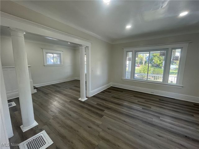 10404 South Boulevard, Cleveland, OH 44108