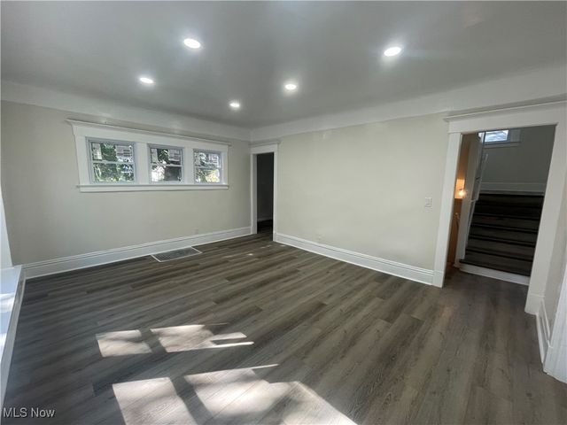 10404 South Boulevard, Cleveland, OH 44108