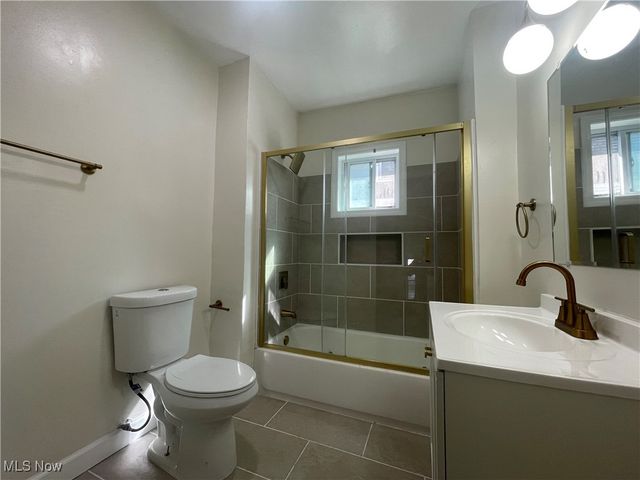 10404 South Boulevard, Cleveland, OH 44108