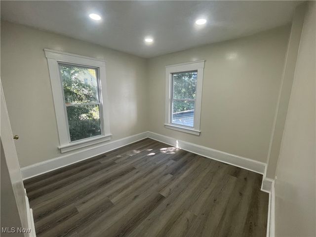 10404 South Boulevard, Cleveland, OH 44108