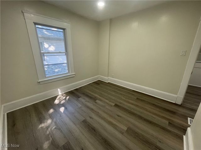 10404 South Boulevard, Cleveland, OH 44108