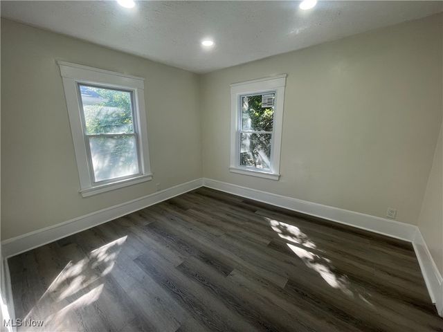 10404 South Boulevard, Cleveland, OH 44108