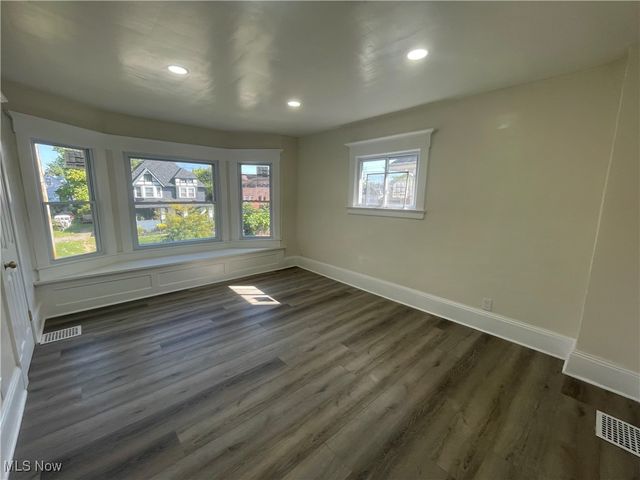 10404 South Boulevard, Cleveland, OH 44108