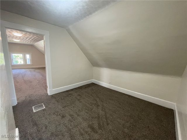 10404 South Boulevard, Cleveland, OH 44108