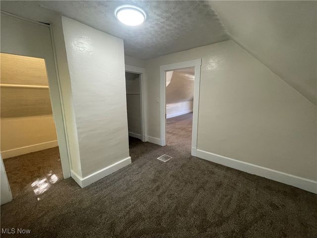 10404 South Boulevard, Cleveland, OH 44108